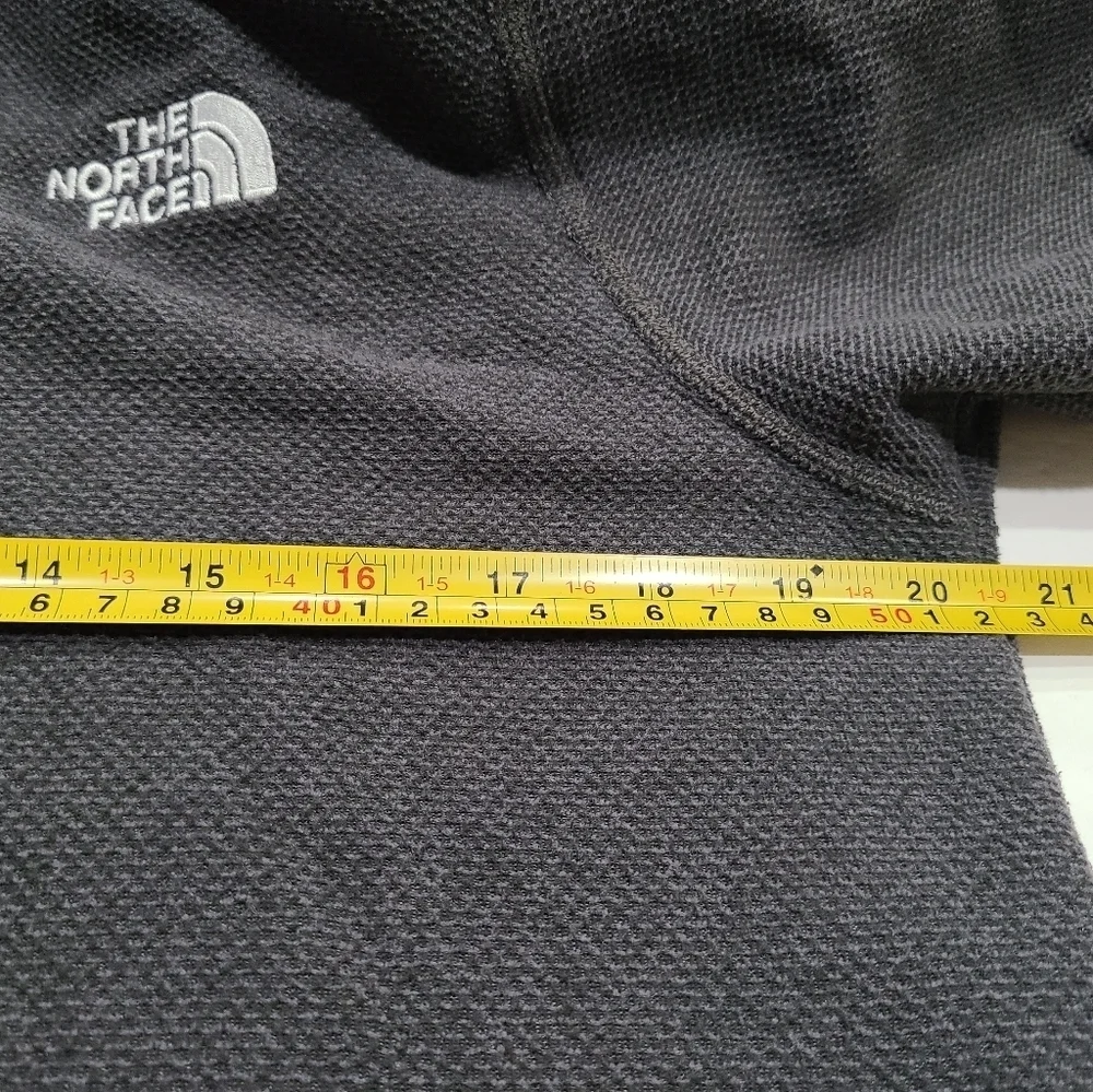 The North Face textured fleece men's pullover size M 1/4zip